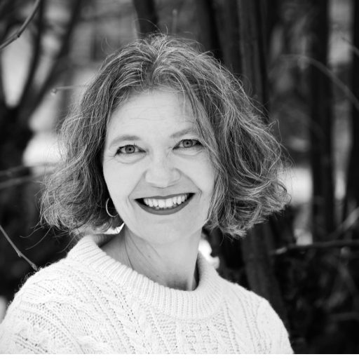 Loves Scotland, Ireland and Iceland and a wee drop of whisky. Suffering from islomania.